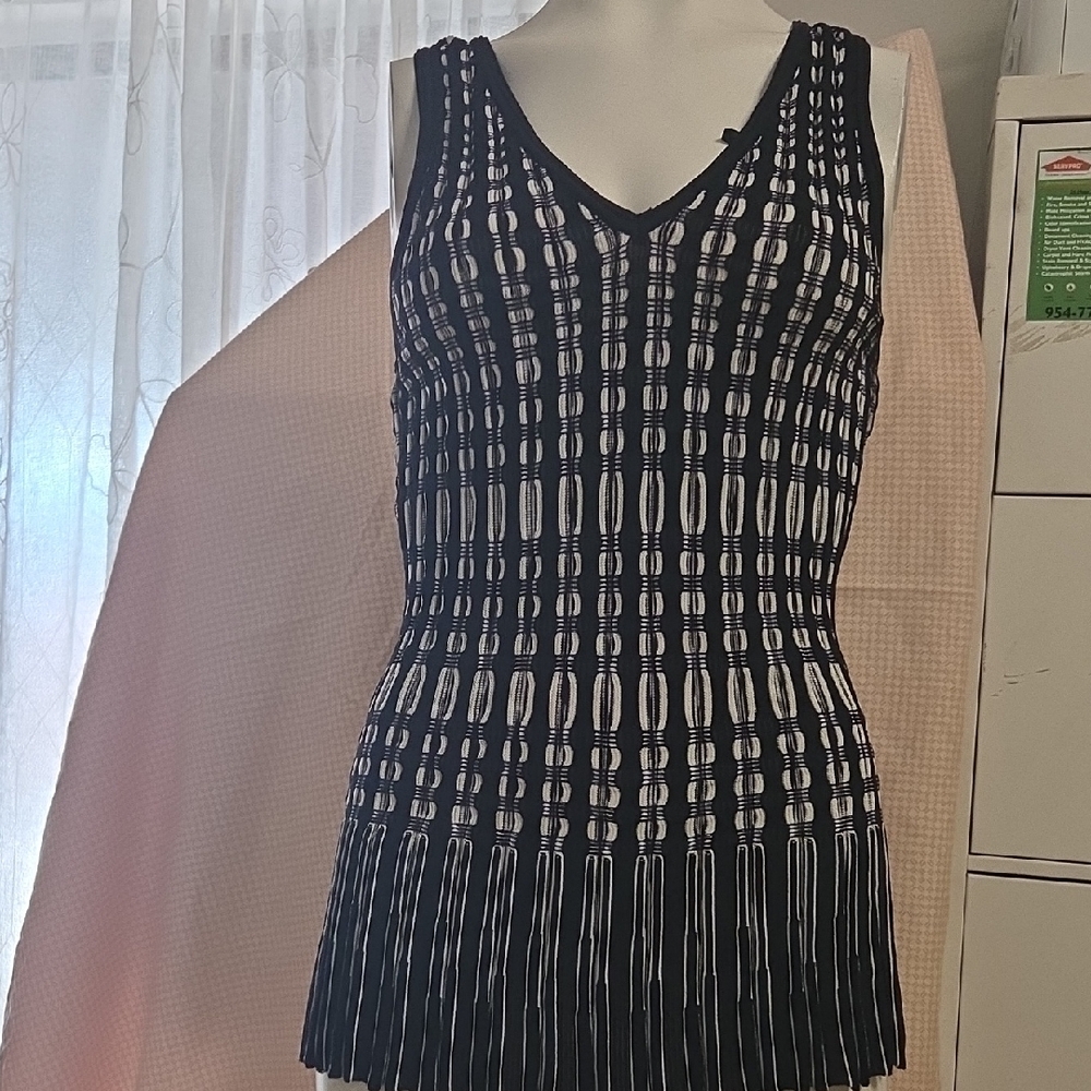 White House Black Market Black and White Sleeveless Blouse Small Sz [1006]